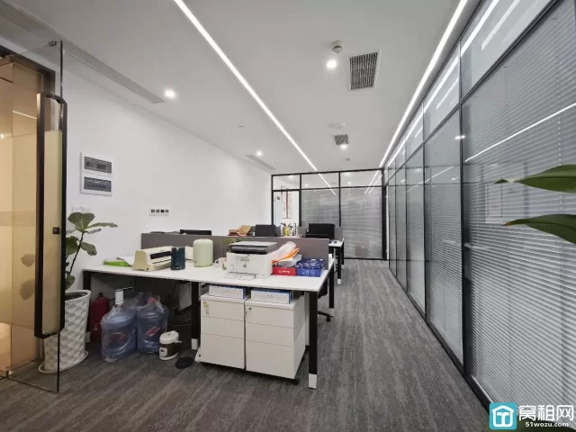 帅特龙大厦230平方，落地窗，隔间定制 ，跨境电商等外贸企业