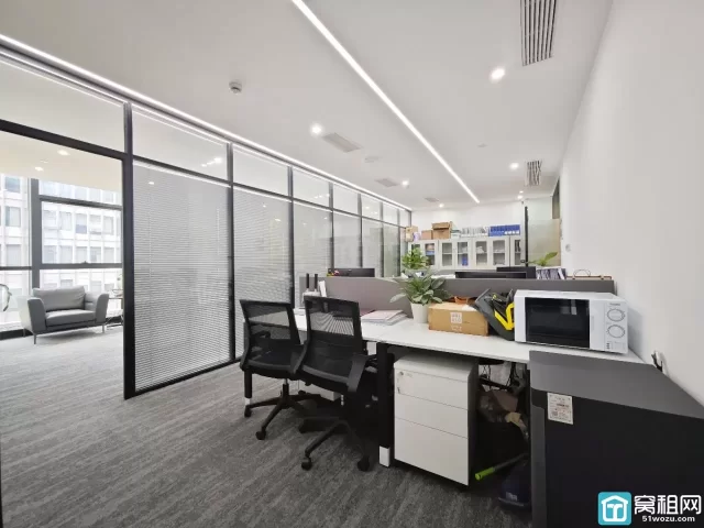 帅特龙大厦230平方，落地窗，隔间定制 ，跨境电商等外贸企业