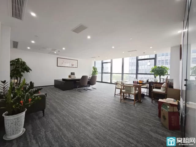 帅特龙大厦230平方，落地窗，隔间定制 ，跨境电商等外贸企业