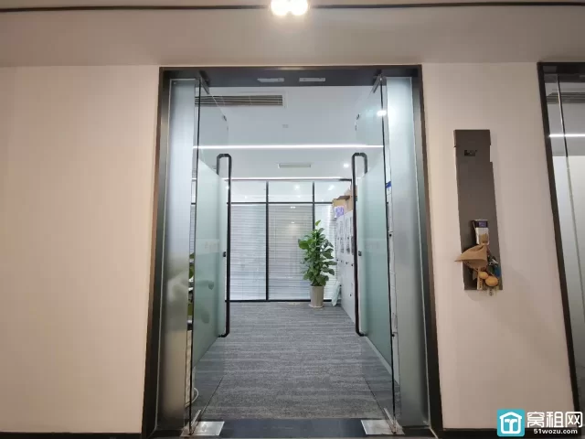 帅特龙大厦230平方，落地窗，隔间定制 ，跨境电商等外贸企业