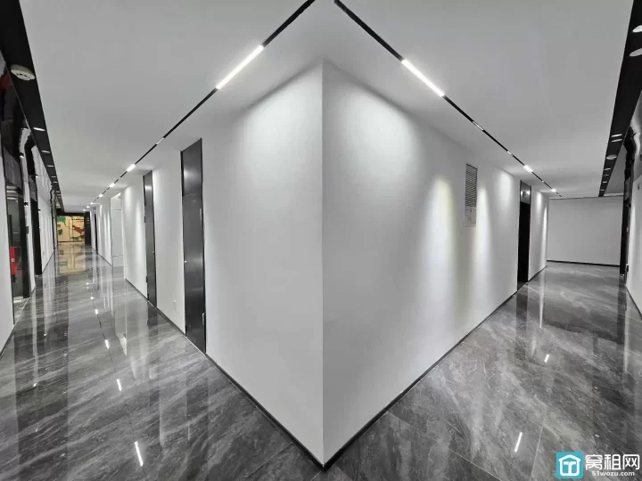 鄞州钟公庙街道写字楼出租慧和大厦110平方朝南全新豪华装修可配家具定制隔断，室内带上下水