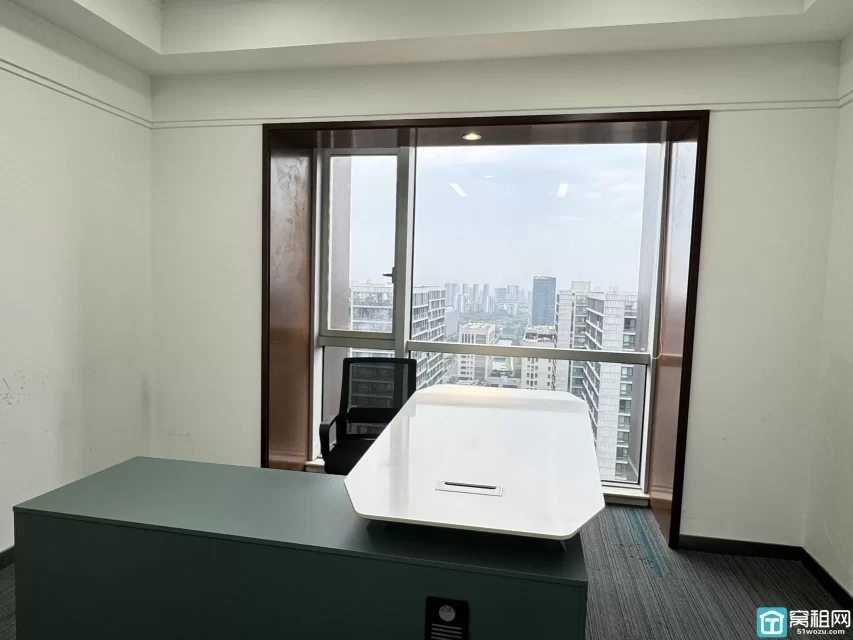 东部新城环合中心48平小面积众创空间办公室租金4280元包含物业费水电费