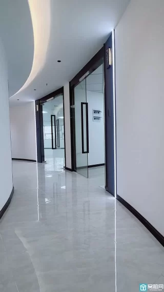 老江东百丈路富豪大厦、精装138平➕俩隔间、24小时空调.带家具5500元租金