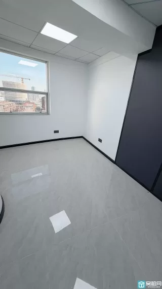 老江东百丈路富豪大厦、精装138平➕俩隔间、24小时空调.带家具5500元租金