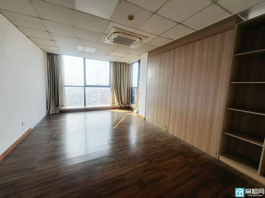 沧海大厦200平西南边套单价1.4（含税），可分割可定制隔间，户型方正，得房率高