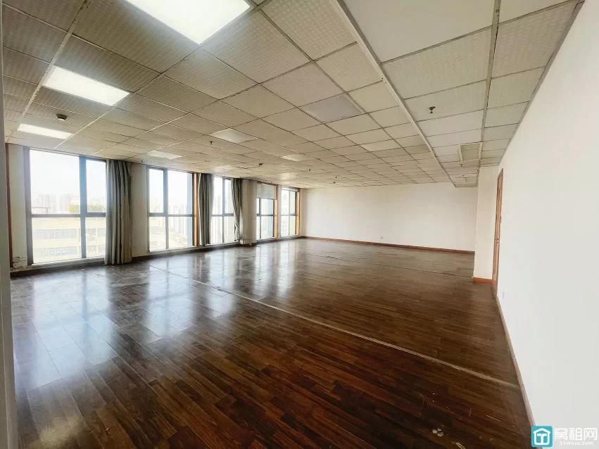 沧海大厦200平西南边套单价1.4（含税），可分割可定制隔间，户型方正，得房率高