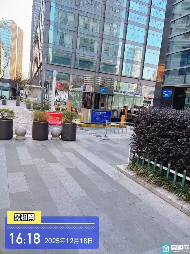 宁波世贸中心对面恒泰大厦物业停车场收费多少