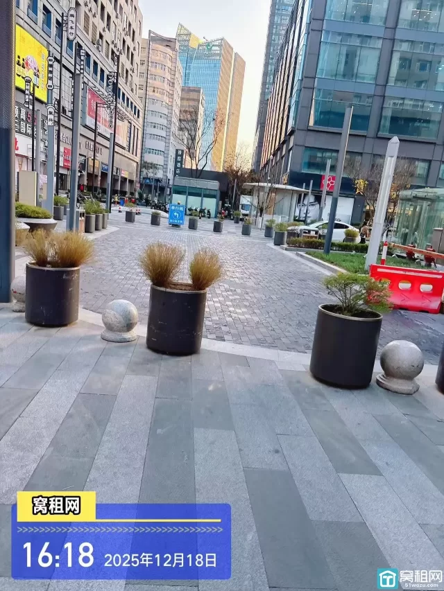 宁波世贸中心对面恒泰大厦物业停车场收费多少