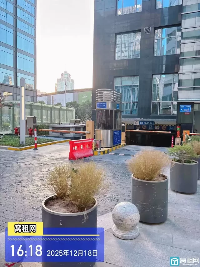 宁波世贸中心对面恒泰大厦物业停车场收费多少