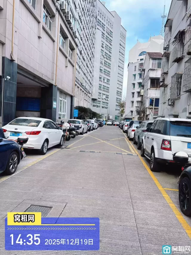 宁波海曙区恒隆中心对面的新金穗大厦停车收费