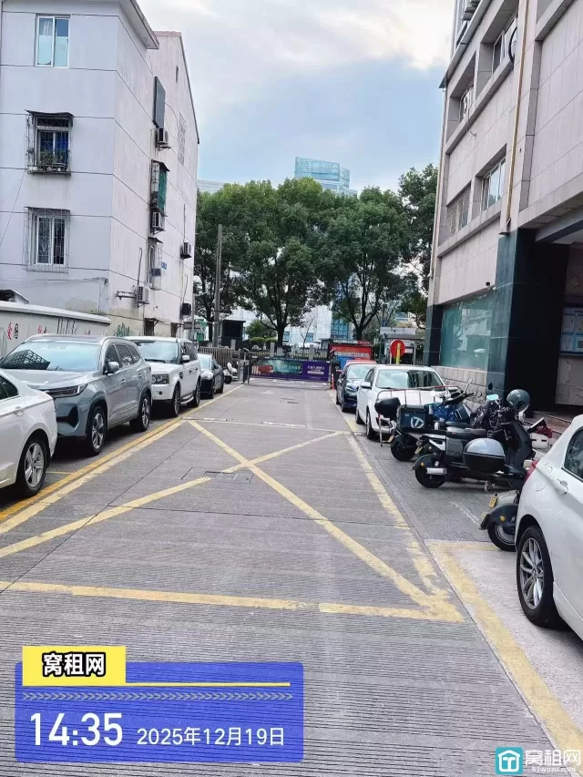 宁波海曙区恒隆中心对面的新金穗大厦停车收费