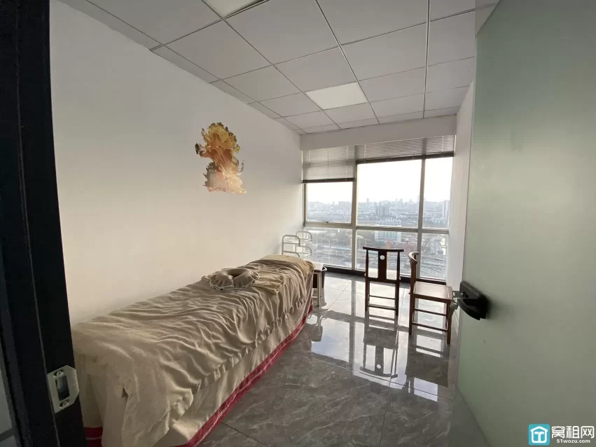 老江东百丈路嘉汇国贸435平写字楼出租 22万/年 赠送大露台 固定停车位