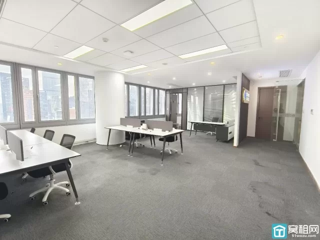 南部商务区天童南路639号永强大厦电梯口199.78平 3隔间办公室出租