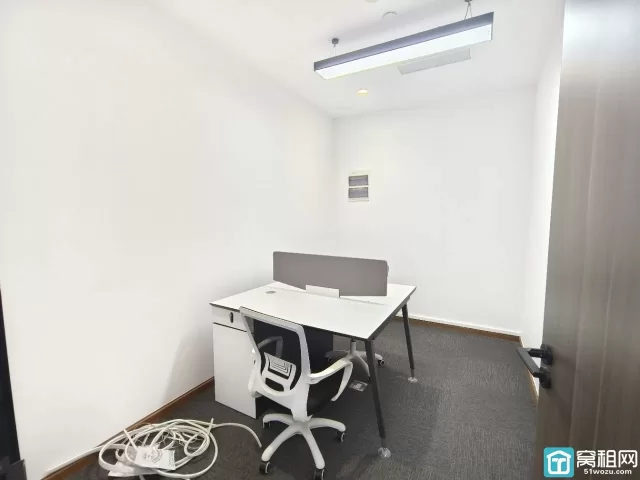 南部商务区天童南路639号永强大厦电梯口199.78平 3隔间办公室出租