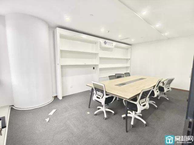 南部商务区天童南路639号永强大厦电梯口199.78平 3隔间办公室出租