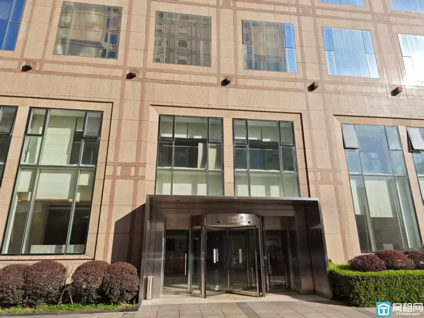 老江东核心区波特曼大厦220平，2个经理室，1个150平大厅，1个40平会议室