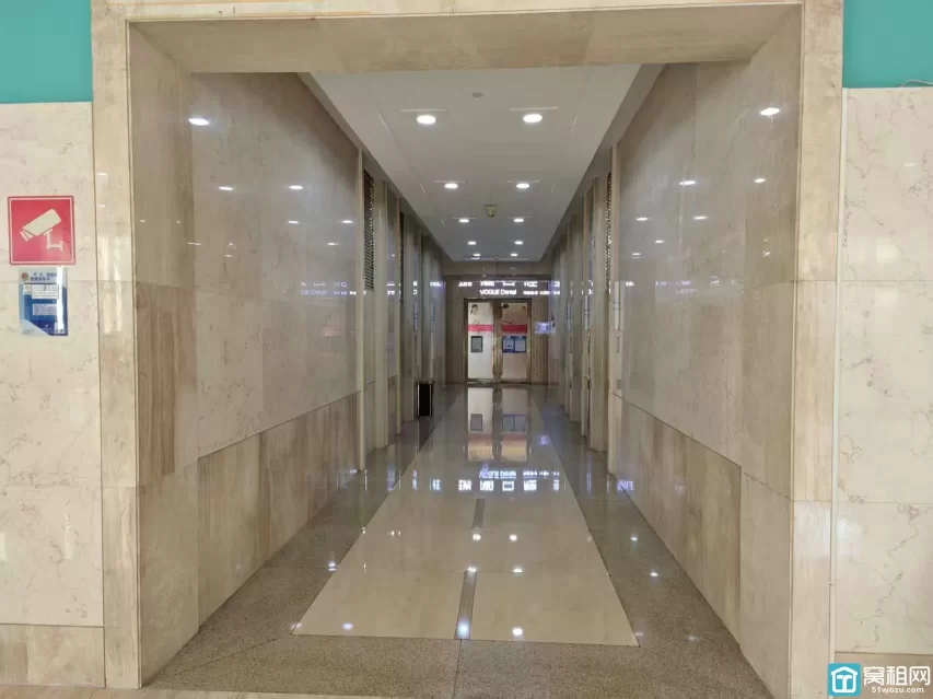 老江东核心区波特曼大厦220平，2个经理室，1个150平大厅，1个40平会议室