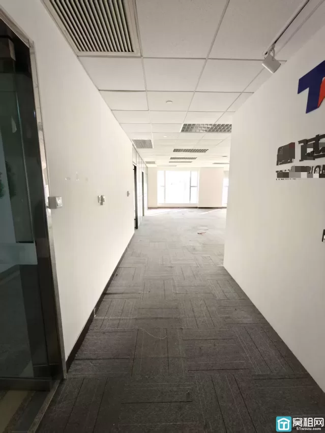 老江东核心区波特曼大厦220平，2个经理室，1个150平大厅，1个40平会议室