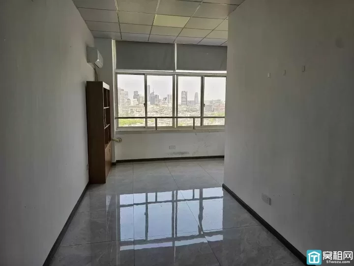 火车站旁银河大厦38平1400元/月每月，朝北可看月湖视野开阔