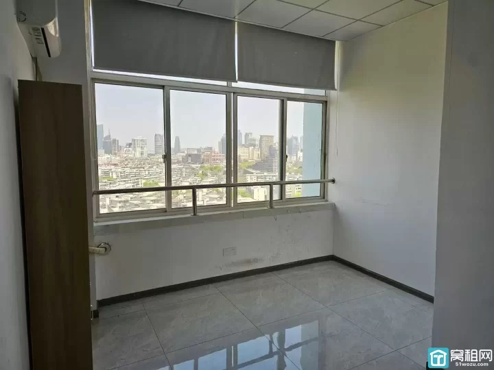 火车站旁银河大厦38平1400元/月每月，朝北可看月湖视野开阔