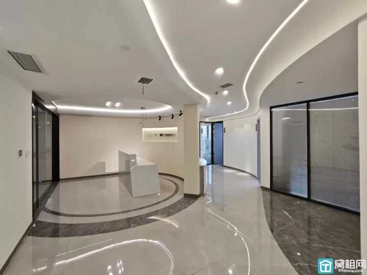 东部国贸中心 宁兴国贸精装办公室，东南西三面落地窗，半层1000平办公室出租