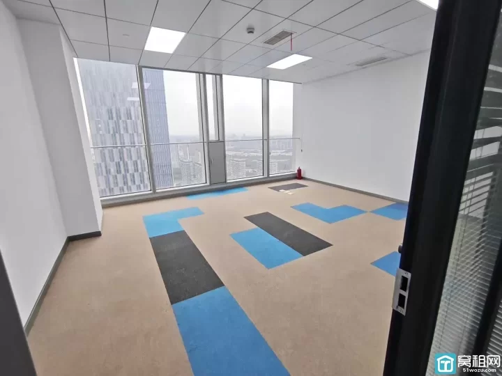 东部国贸中心 宁兴国贸精装办公室，东南西三面落地窗，半层1000平办公室出租