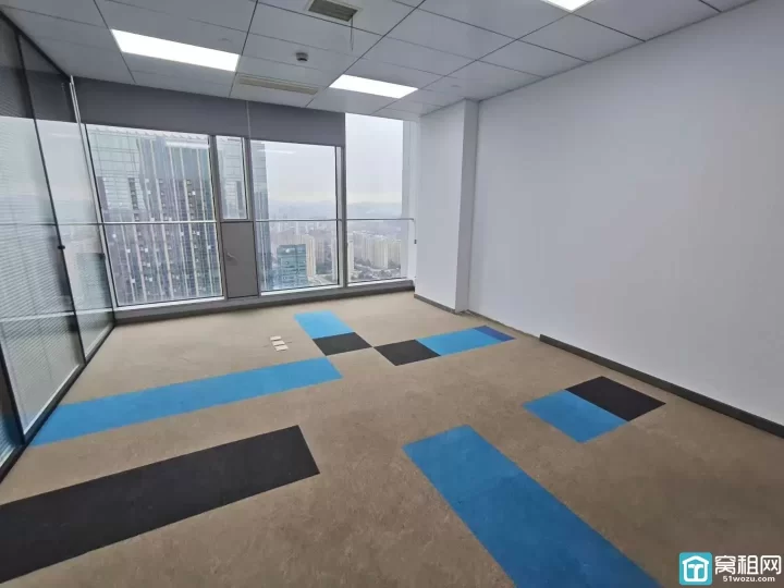 东部国贸中心 宁兴国贸精装办公室，东南西三面落地窗，半层1000平办公室出租