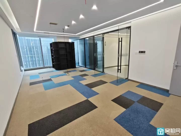 东部国贸中心 宁兴国贸精装办公室，东南西三面落地窗，半层1000平办公室出租