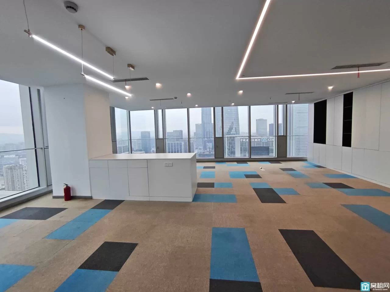 东部国贸中心 宁兴国贸精装办公室，东南西三面落地窗，半层1000平办公室出租