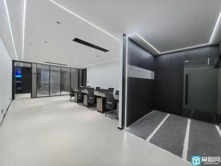 鄞州区钟公庙街道写字楼慧和大厦178平豪华装修2个隔间带家具出租8800元/月