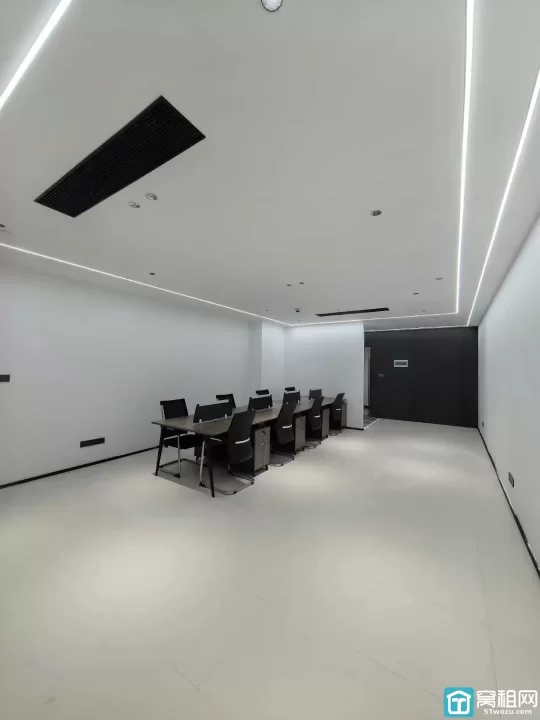 鄞州区钟公庙街道写字楼慧和大厦178平豪华装修2个隔间带家具出租8800元/月