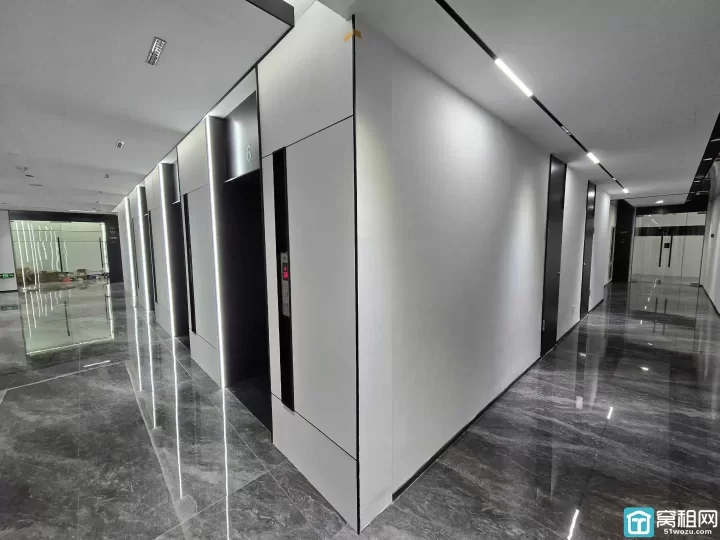 鄞州区钟公庙街道写字楼慧和大厦178平豪华装修2个隔间带家具出租8800元/月