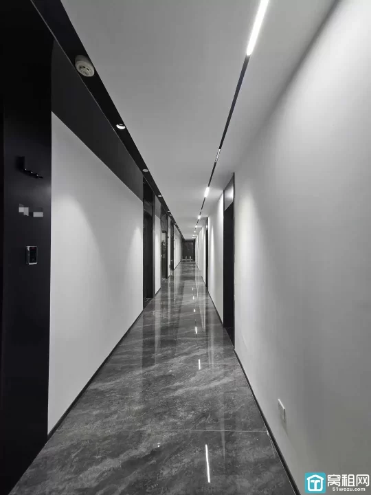 鄞州区钟公庙街道写字楼慧和大厦178平豪华装修2个隔间带家具出租8800元/月