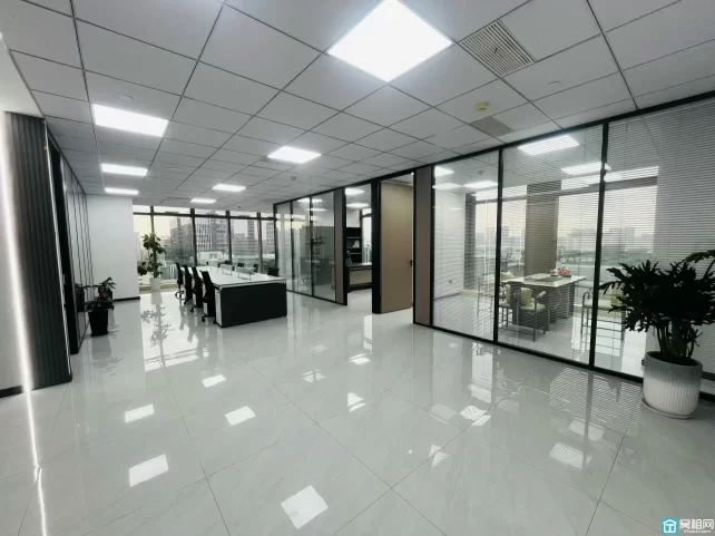 宁波商会大厦全新装修，215平带全套家具写字楼租金12000元/月