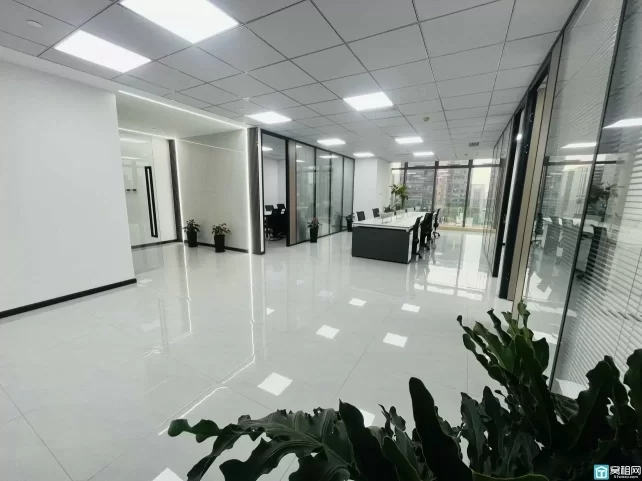 宁波商会大厦全新装修，215平带全套家具写字楼租金12000元/月