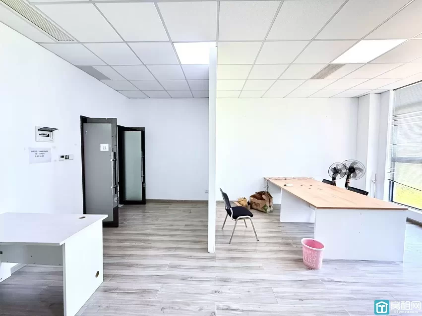 宁波海曙区集士港集士跨境电商园出租面积83平米办公室租金2400元/月