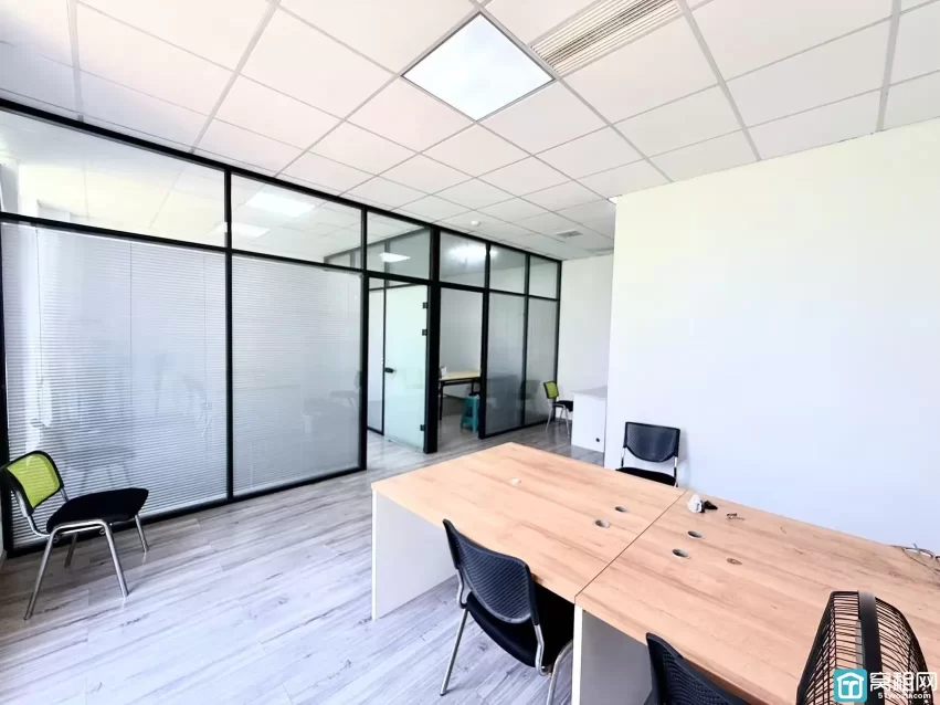 宁波海曙区集士港集士跨境电商园出租面积83平米办公室租金2400元/月