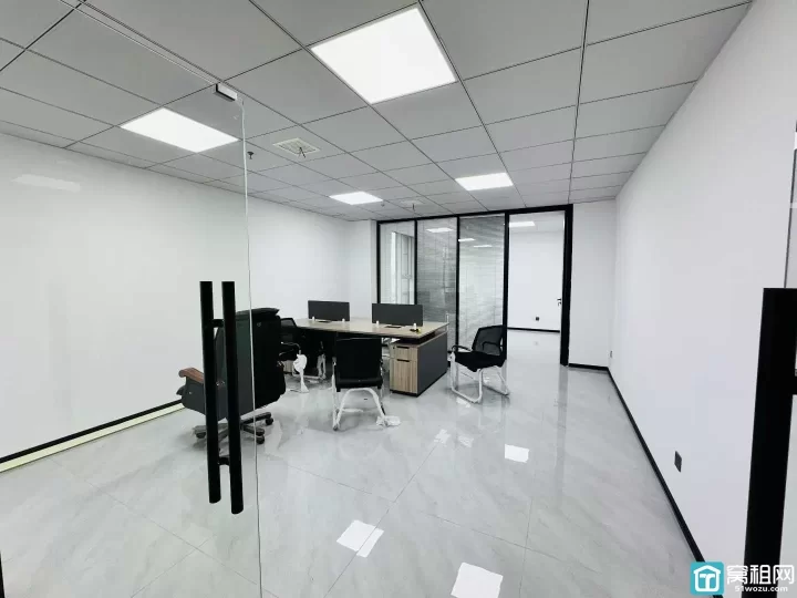 鄞州区银晨国际85平  带家具 边套户型，精装1个隔断，落地窗，随时看房