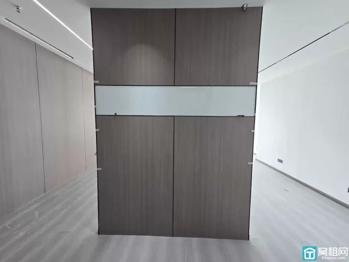 鄞州恒凯中心对面慧和大厦全新豪华装修110平方朝南带水源，5000元/月