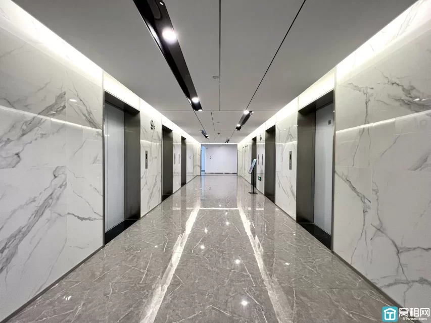 鄞州区天童南路1359号星空国际大厦80平米办公楼出租户型方正 1个隔间 全景落地窗 朝北