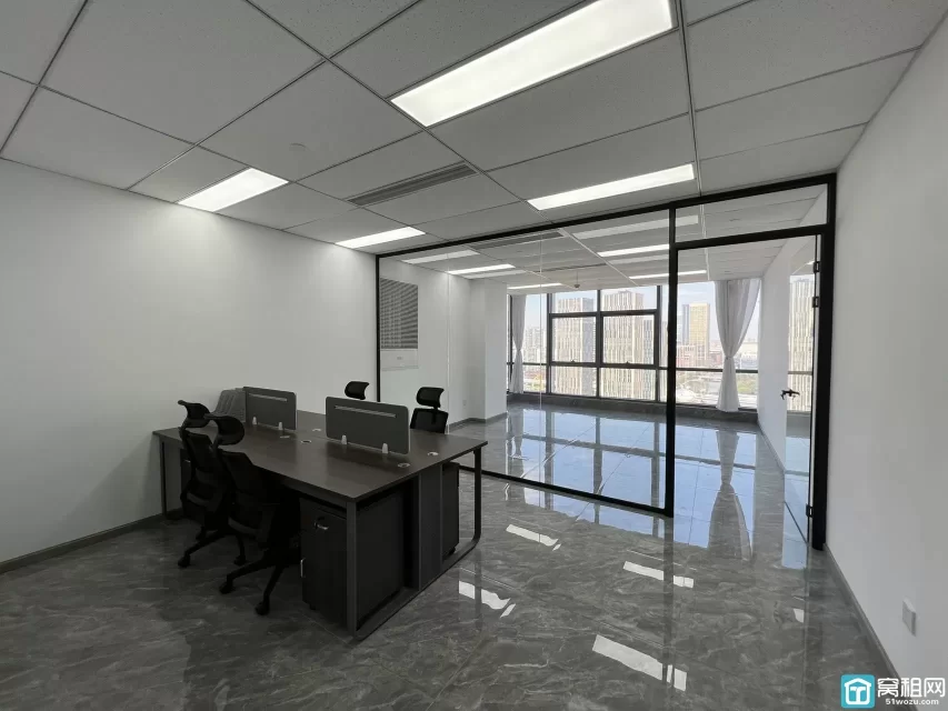 鄞州区天童南路1359号星空国际大厦80平米办公楼出租户型方正 1个隔间 全景落地窗 朝北
