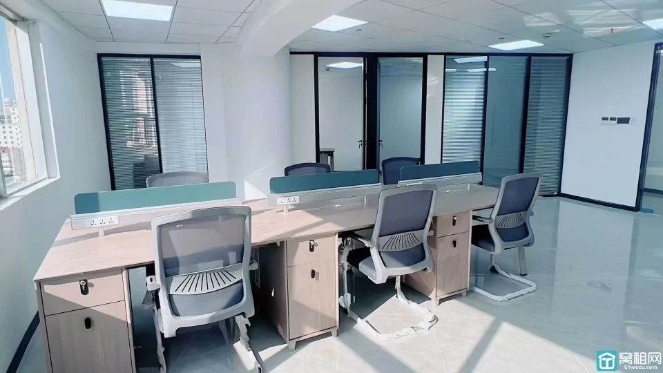 百丈路，会展中心旁，富豪大厦122平出租，全新精装修2隔断，带家具，随时可入驻