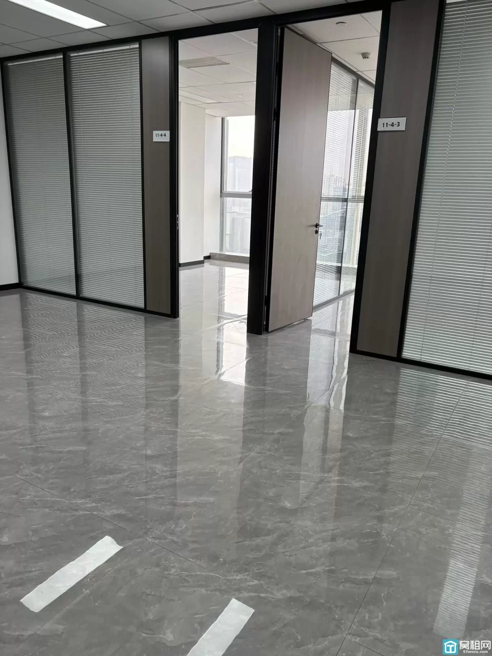 星湖湾1号楼靠近万象城，280平，全新装修，看湖看江，交通方便