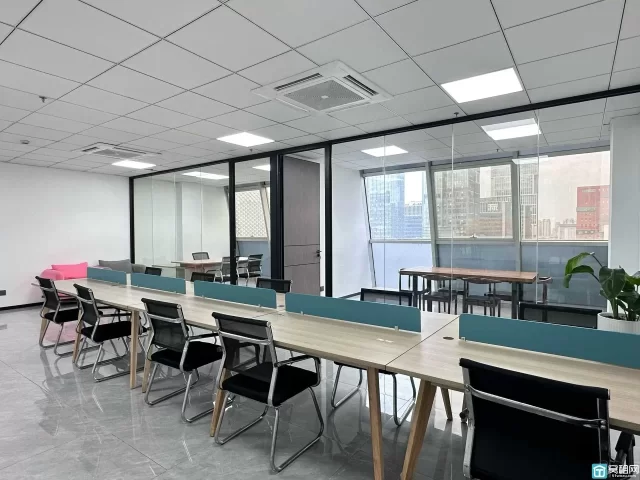 南部商务区华越国际120平，朝北 可配全套家具，5600元/月