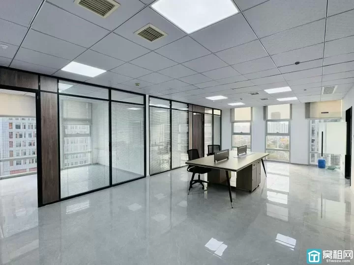 高新区科贸中心大厦 5.6号线正地铁口 ​面积134平（可调整58+76平）