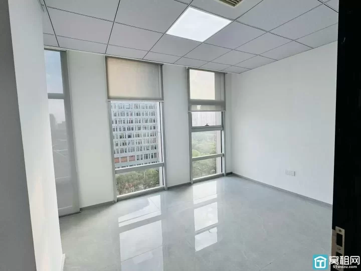 高新区科贸中心大厦 5.6号线正地铁口 ​面积134平（可调整58+76平）