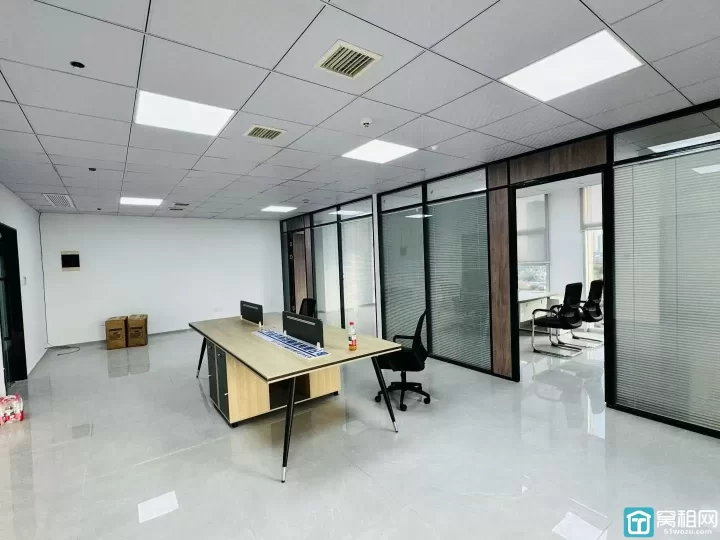 高新区科贸中心大厦 5.6号线正地铁口 ​面积134平（可调整58+76平）