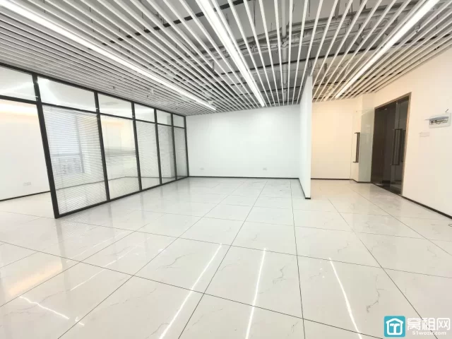 直租：宁波万达旁 精装190平，西南采光 3隔间 8500月