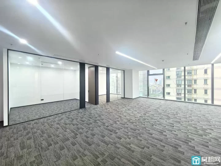 宁云中心337平米， ​定制安装办公隔间，现房出租