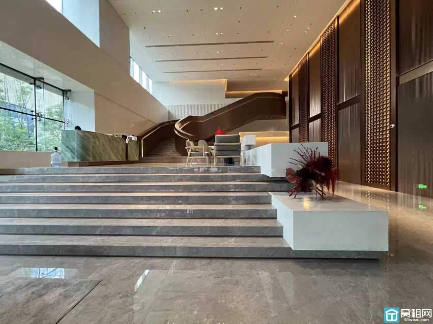 新世界 宁云中心 132平米精装修出租